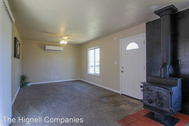 Building Photo - 2 br, 1 bath House - 1741 First St.