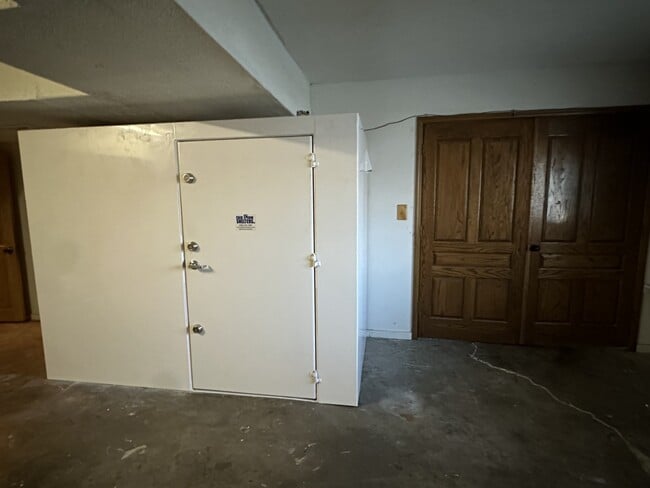 Building Photo - 2202 Monitor St