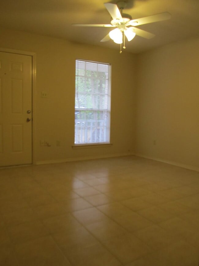 Building Photo - 401-403 W 6th Ave