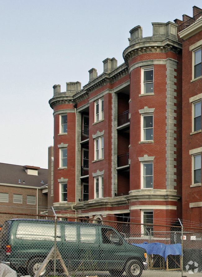 Building Photo - Rockdale Manor