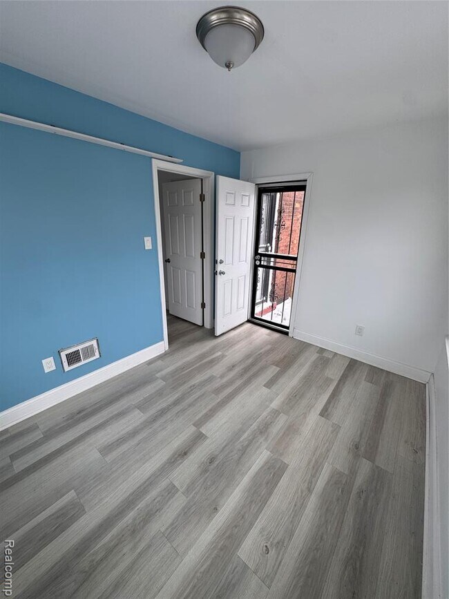 Foto del edificio - 8569 Quincy St