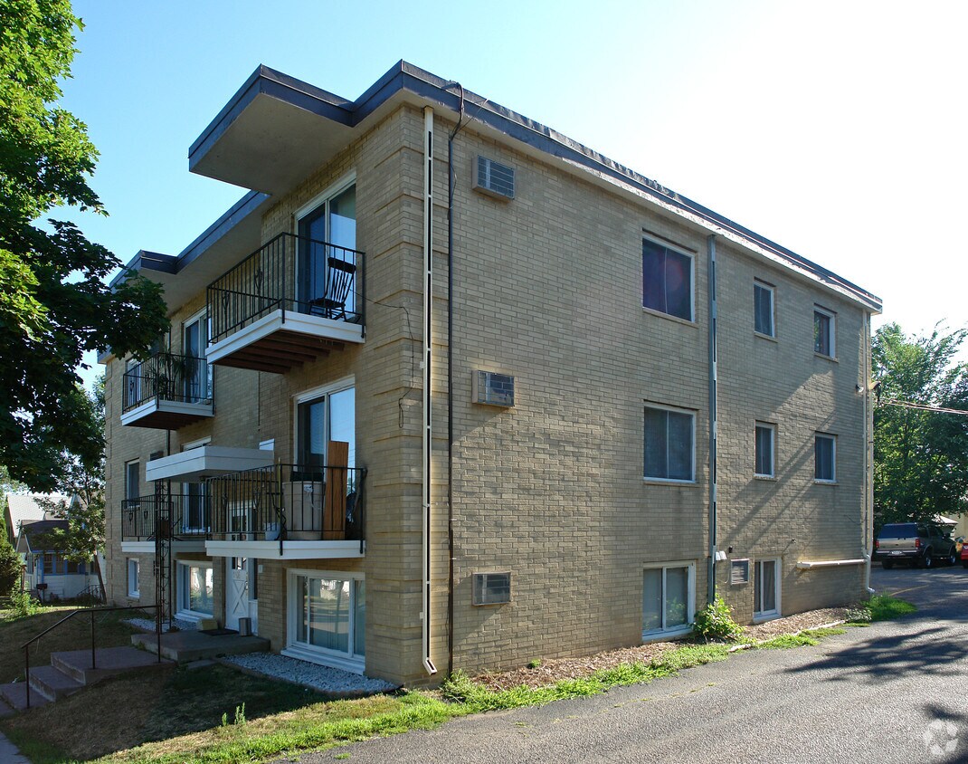Building Photo - 1108 Western Ave N