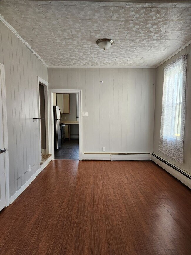 Building Photo - 2 br, 1 bath House - 182 W. BROAD STREET
