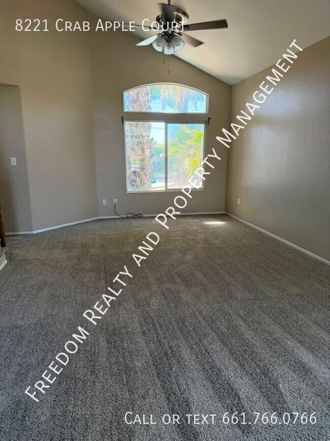 Foto del edificio - 8221 Crab Apple Ct