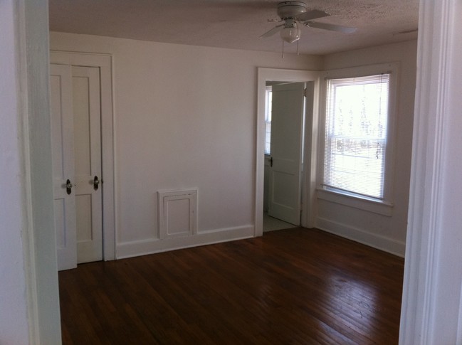 Building Photo - 119 Griffin Dr