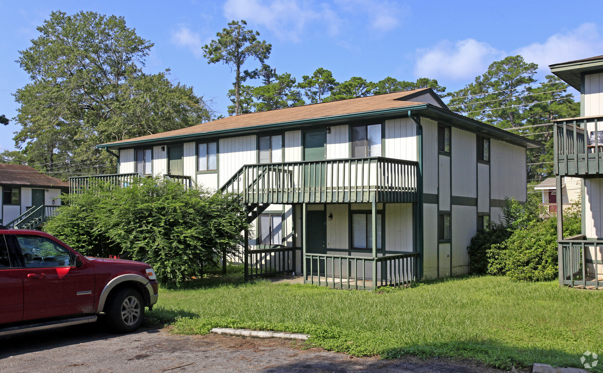 Building Photo - Woodbanks Trace