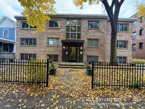 Building Photo - 2507 Bryant Ave S