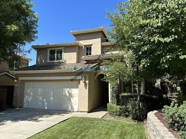 Building Photo - 4BR/3BA w/ Solar + Downstairs Bed/Bath in Whitney Oaks