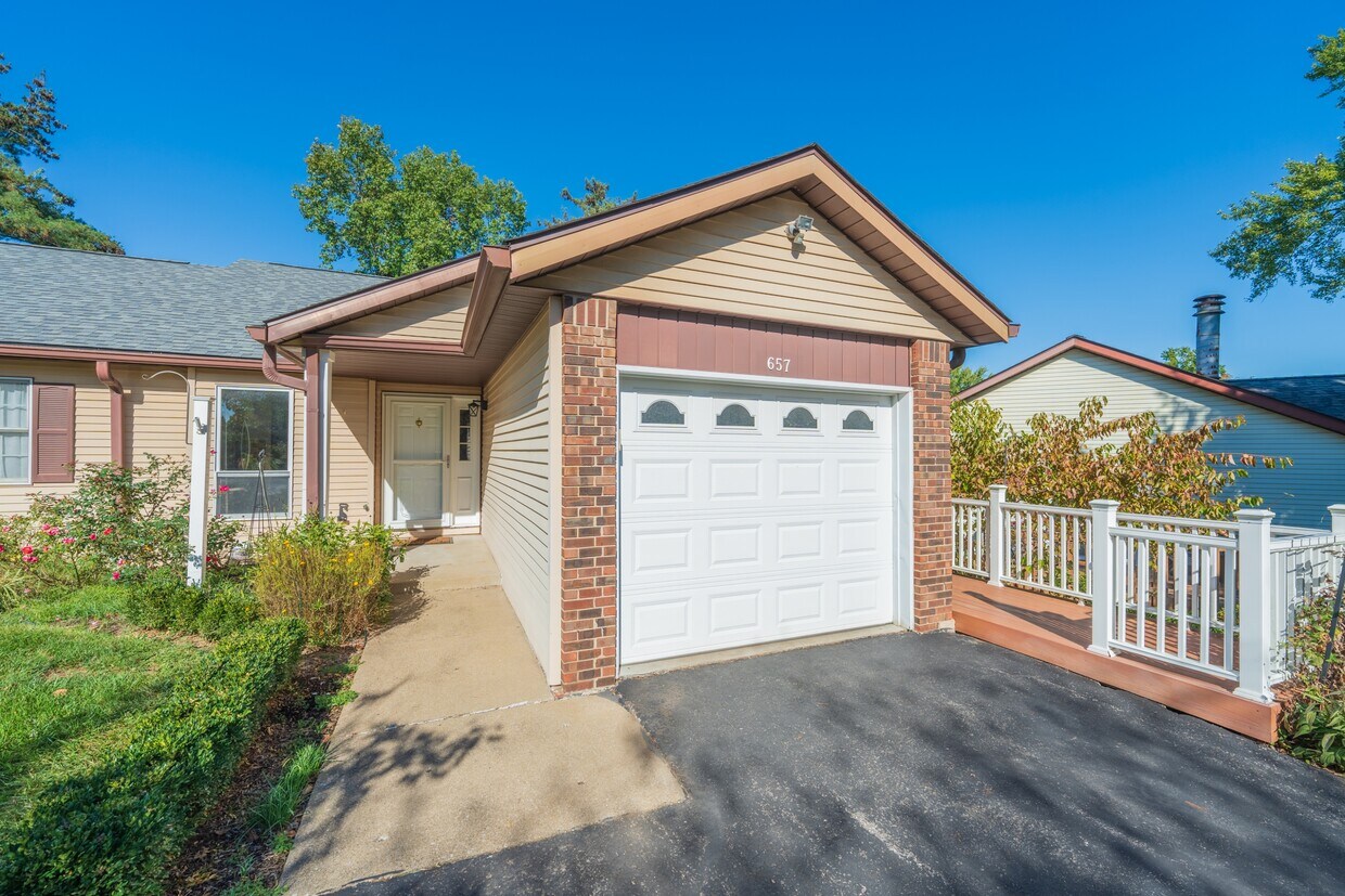 Primary Photo - 657 E Heather Dr