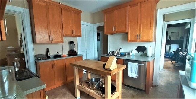 Building Photo - Prospect Lower house