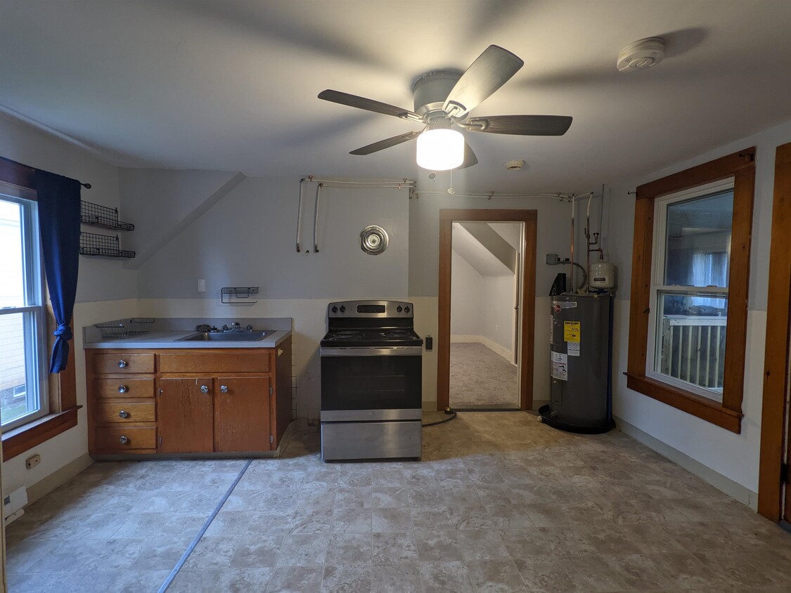 20 Chellis St Unit 3, Claremont, NH 03743 Room for Rent in Claremont