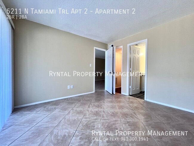 Building Photo - 2/2 Condo Near All Things Sarasota!
