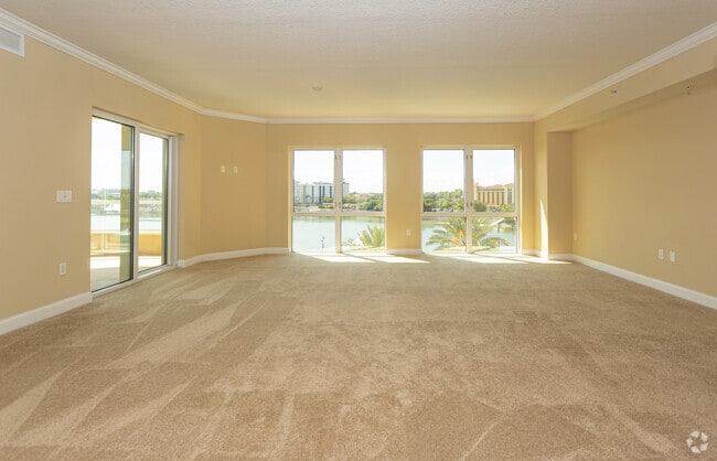3BR, 3BA - 2454 SF - Emerson Plaza