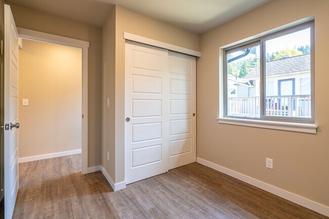 Foto del edificio - 519 N Forest St