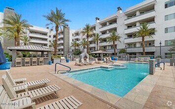 Building Photo - 945 E Playa Del Norte Dr