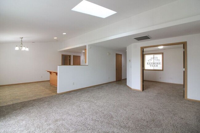 Building Photo - 5519 Salem Dr