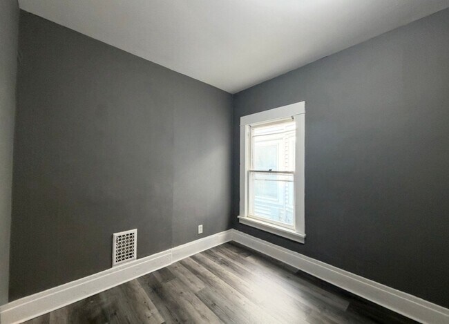 Foto del edificio - 1042 Elmwood Ave