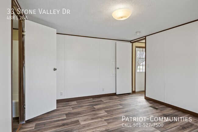 Foto del edificio - 33 Stone Valley Dr