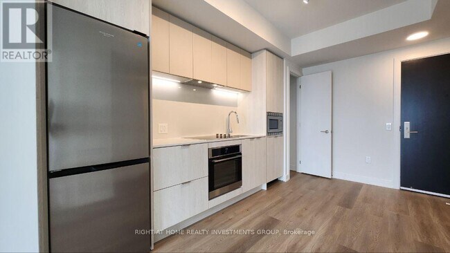 Building Photo - 3009-3009 Novar Rd