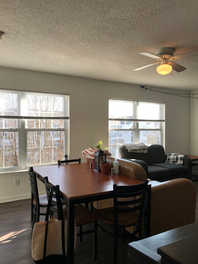 Foto del edificio - 8400 Boteler Ln