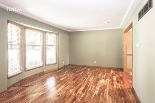 Foto del edificio - 9305 W 82nd St