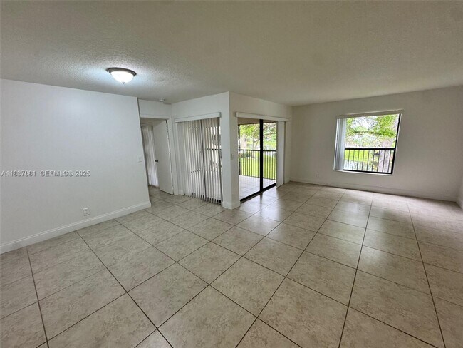 Foto del edificio - 3817 Cocoplum Cir