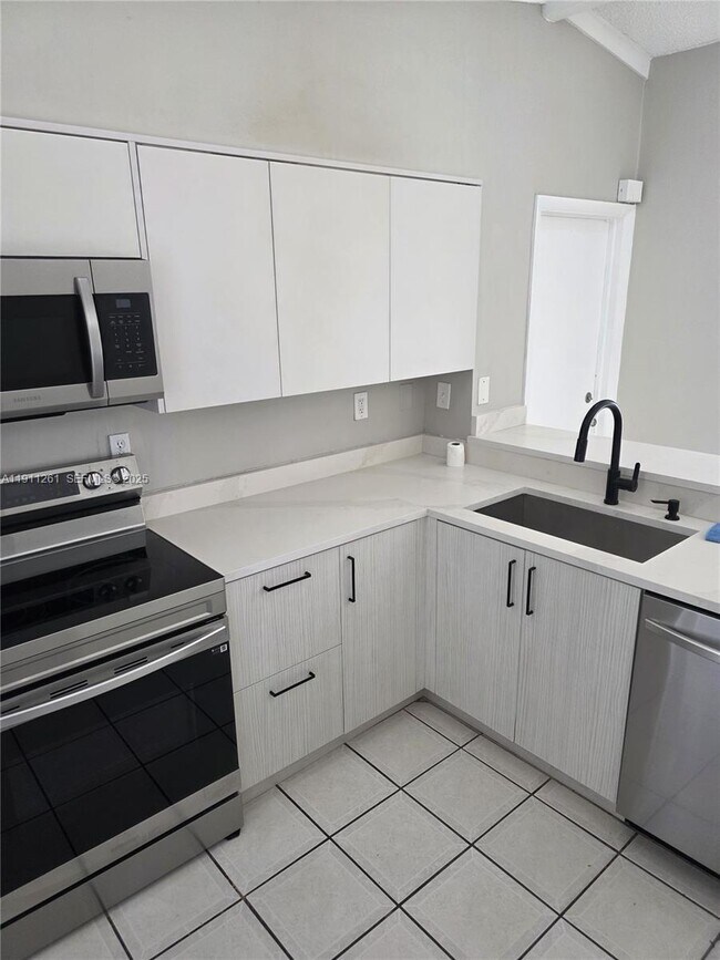 Building Photo - 16813 SW 107th Pl