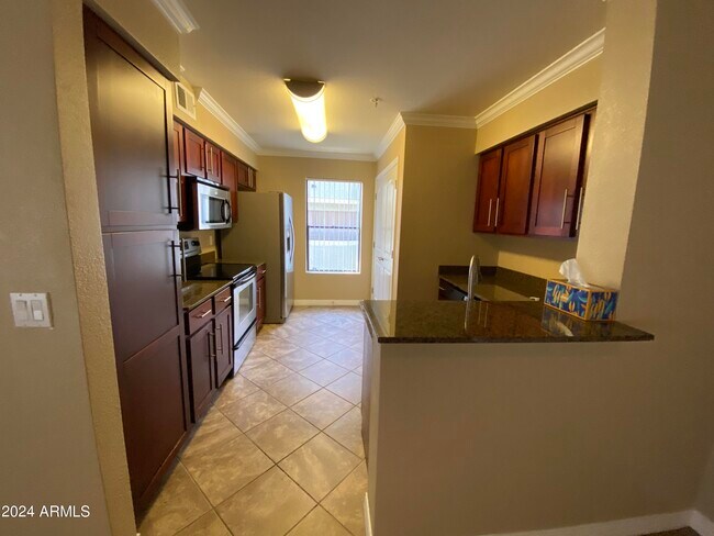 Foto del edificio - 2025 E Campbell Ave