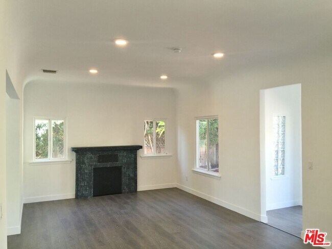 Foto del edificio - 8538 West Knoll Dr