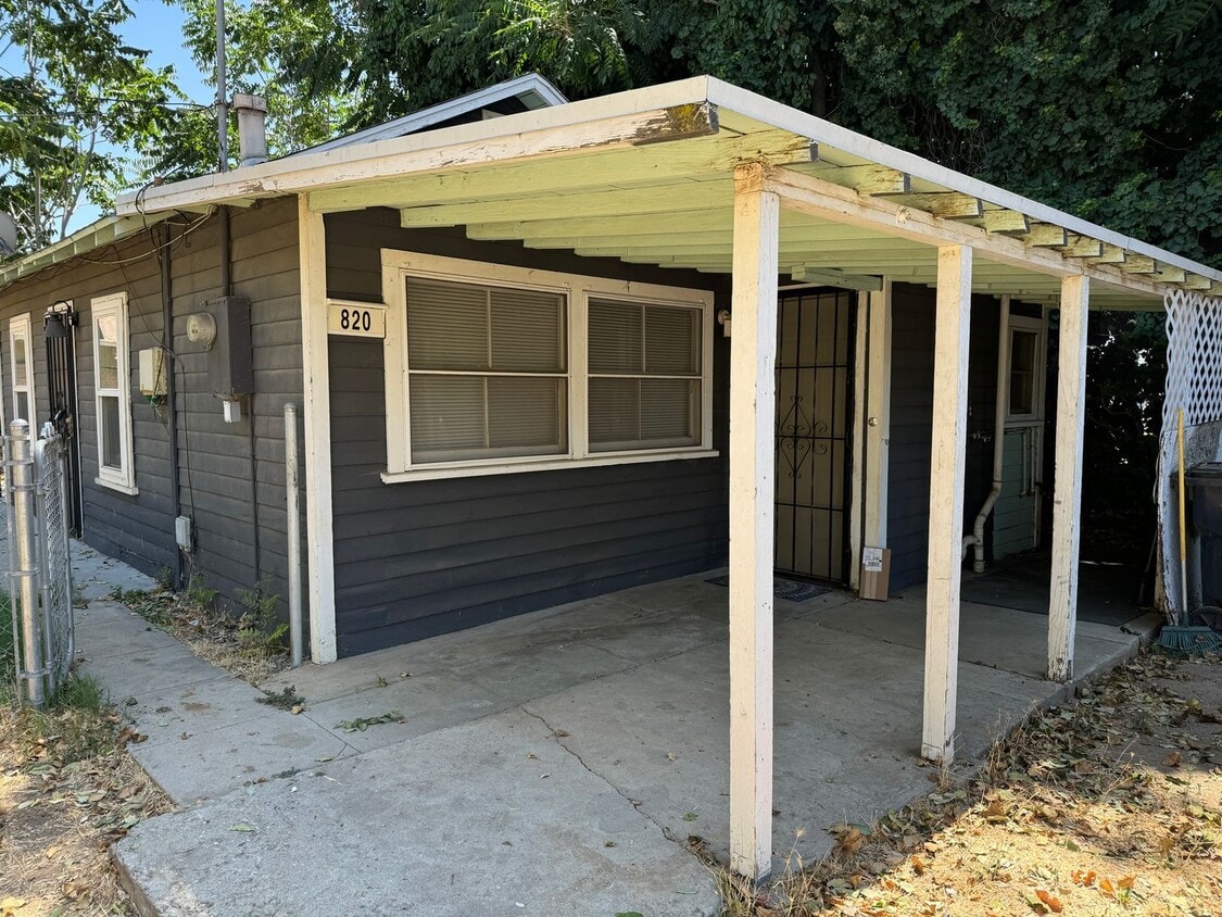 Primary Photo - 814, 820, 822 Elm. Ave.
