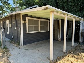 Building Photo - 822-822 Elm Ave