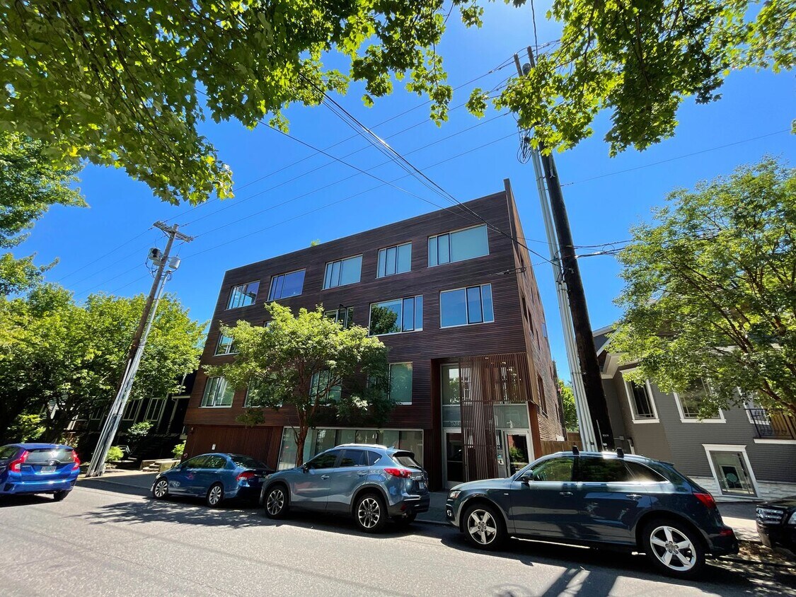 Primary Photo - Stunning NW District Condo with Secured Pa...