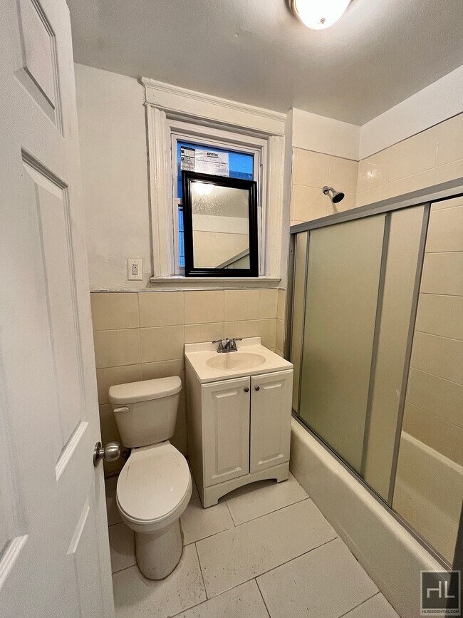 Building Photo - 44 Alexander ave Yonkers 10704