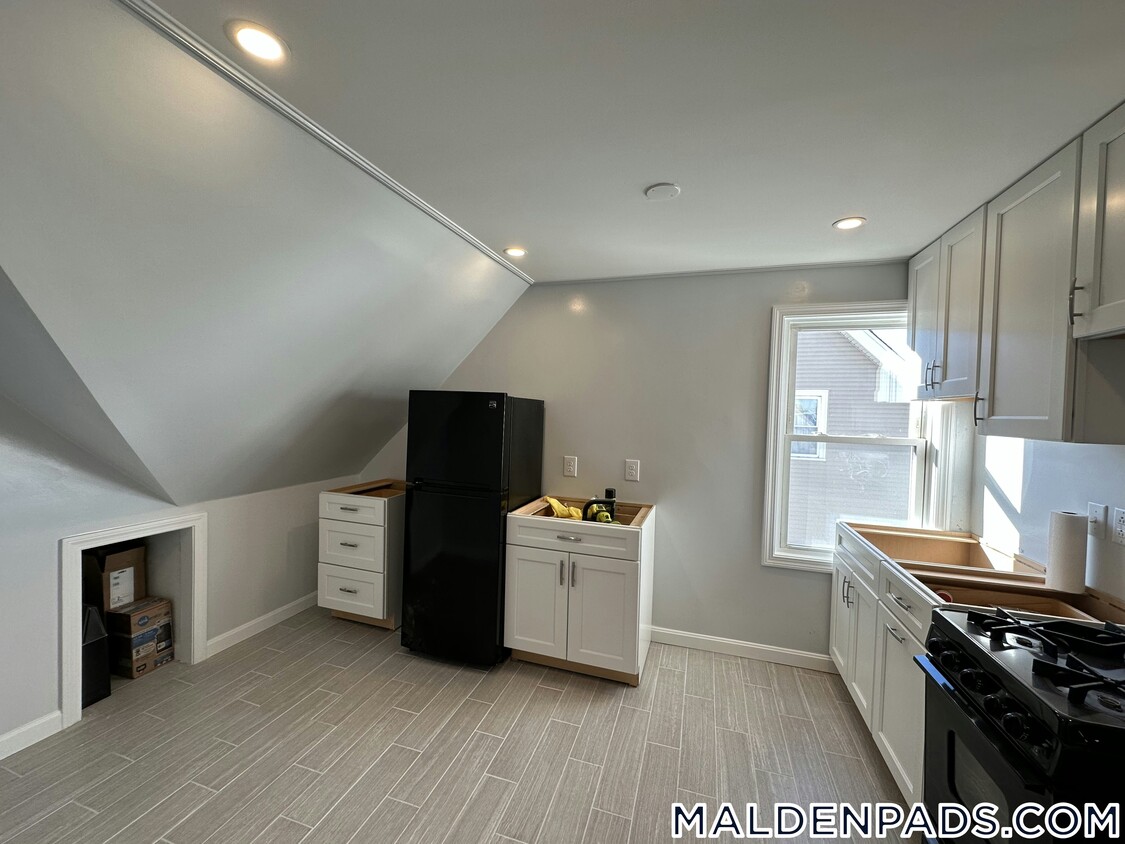 Primary Photo - 21 Whitman St