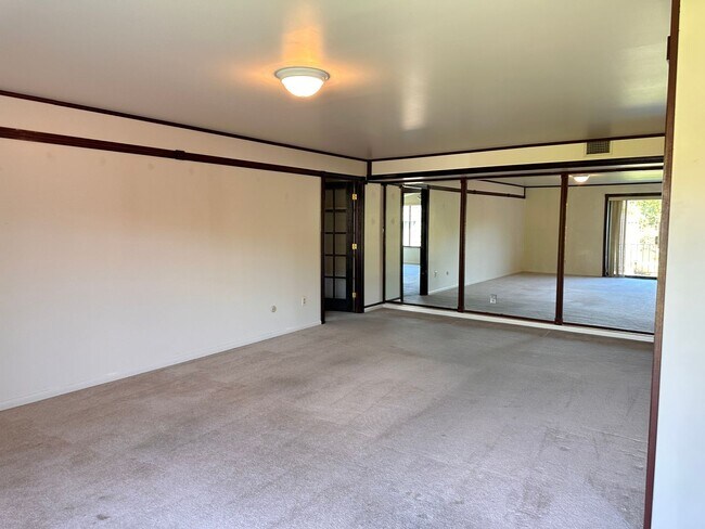 Foto del edificio - Spacious 2 bedroom 2 bath Security