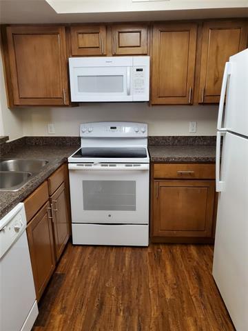 Foto del edificio - 9831 Walnut St