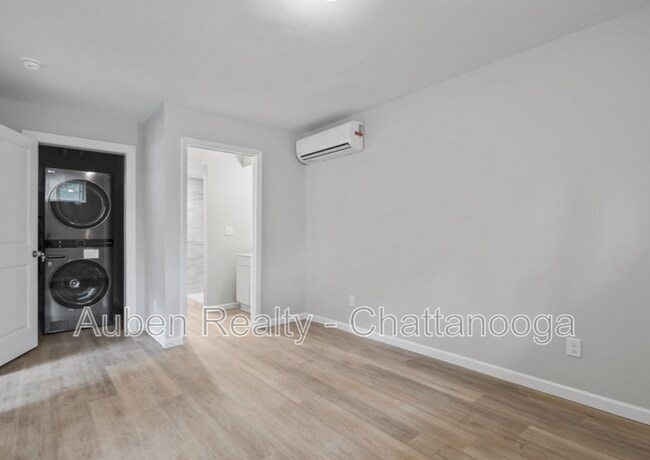 Building Photo - 133 W Ridgewood Ave