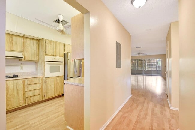 Foto del edificio - 5730 Fernley Dr E