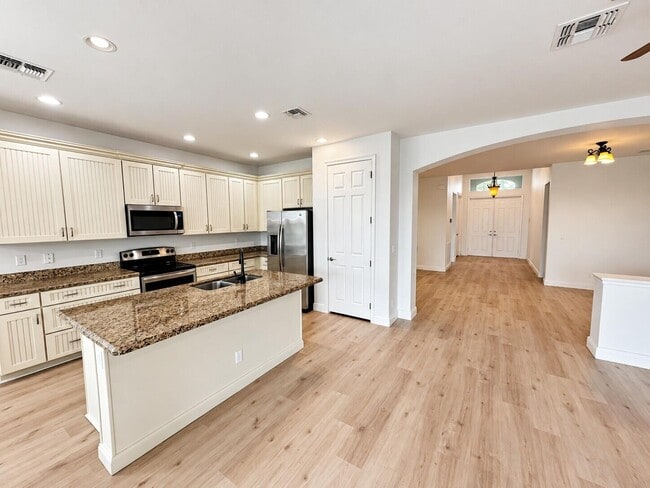 Building Photo - 12170 SW Bennington Cir