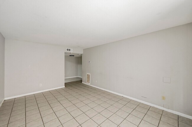 Foto del edificio - 9616 Long Point Rd