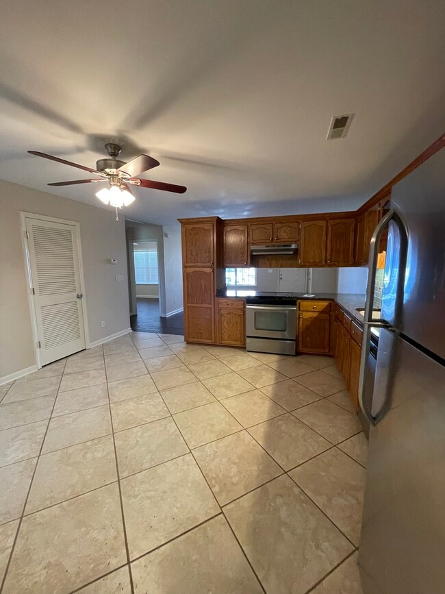 Eat in kitchen/ SS appliances - 5133 County Road 73