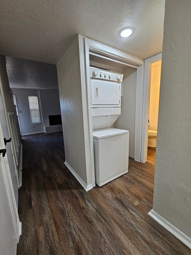 Foto del edificio - Two-Story Townhome w/ Over 1000 sqft! Avail NOW!