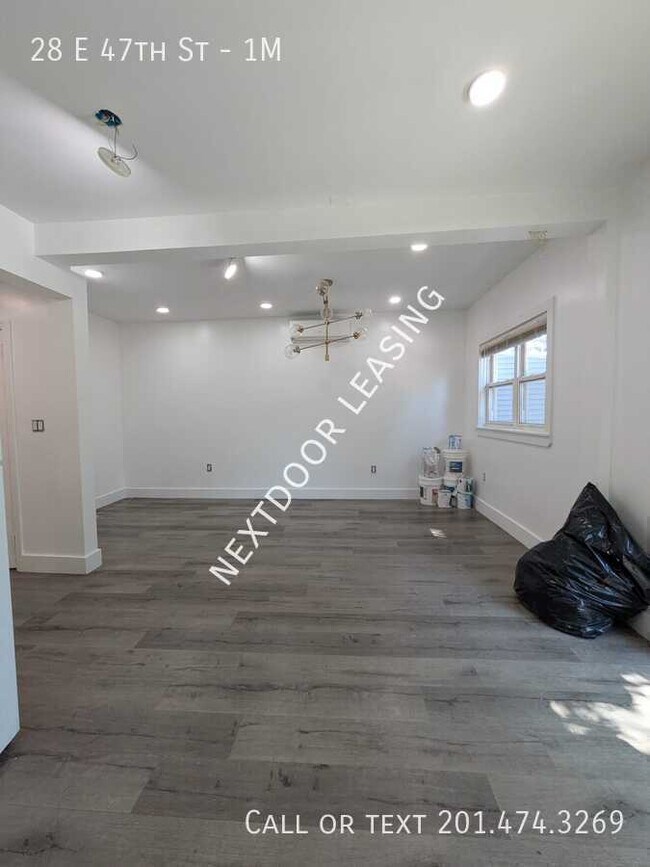 Building Photo - 28 E 47th St