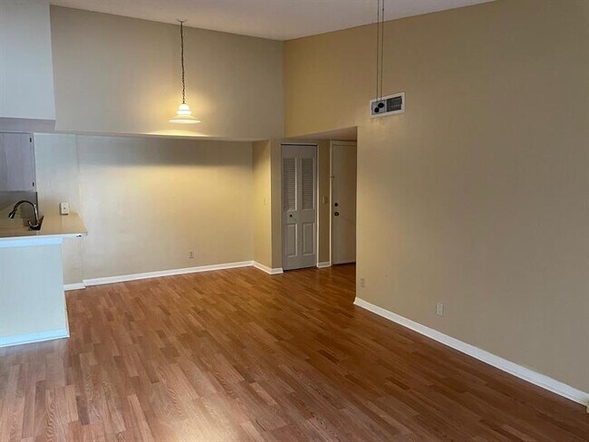 Building Photo - 10725 Cleary Blvd
