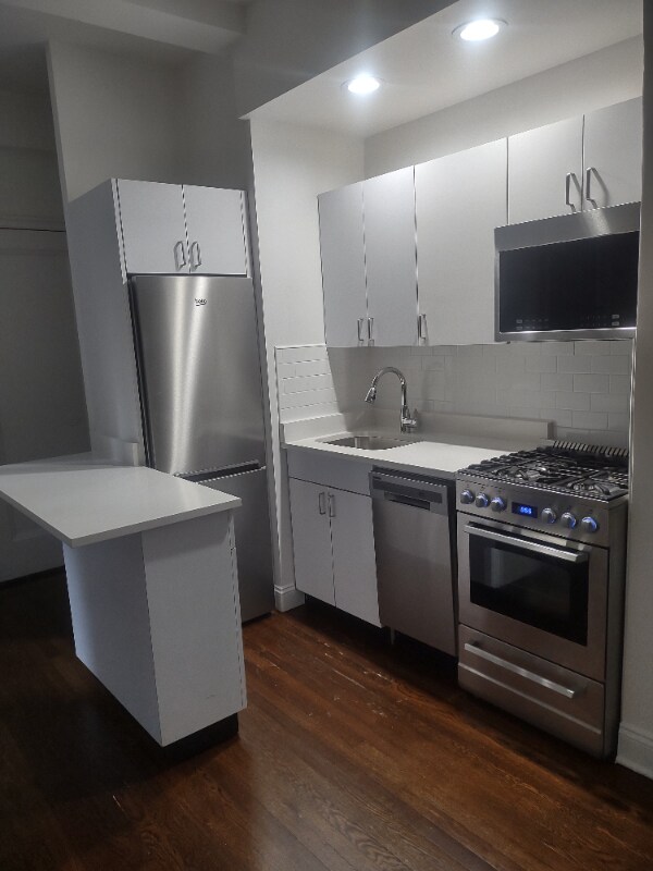 Foto principal - E. 46th St, Lexington Ave