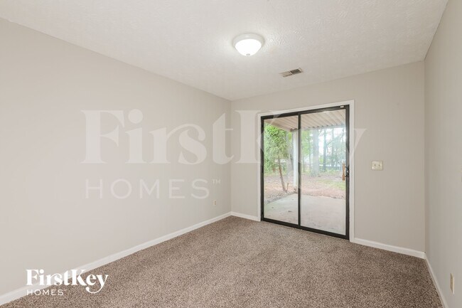 Building Photo - 484 Rhett Dr