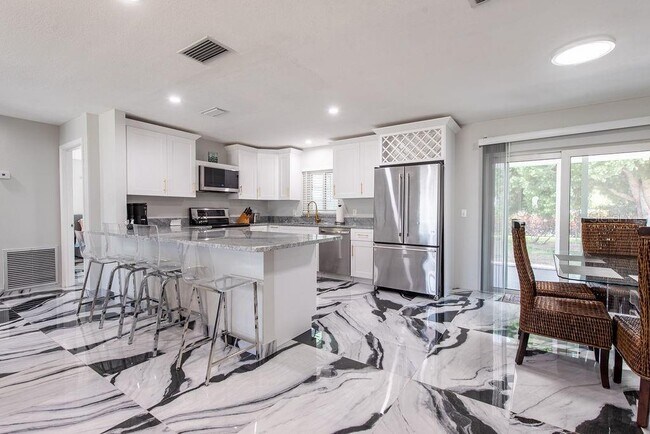 Building Photo - 6819 11th Ave NW