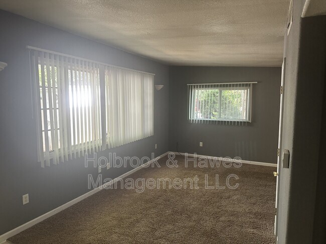 Foto del edificio - 325 Scott Ave