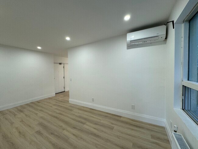 Building Photo - 823 Millwood Rd