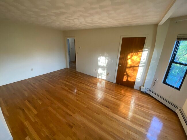 Building Photo - 81 Perkins St